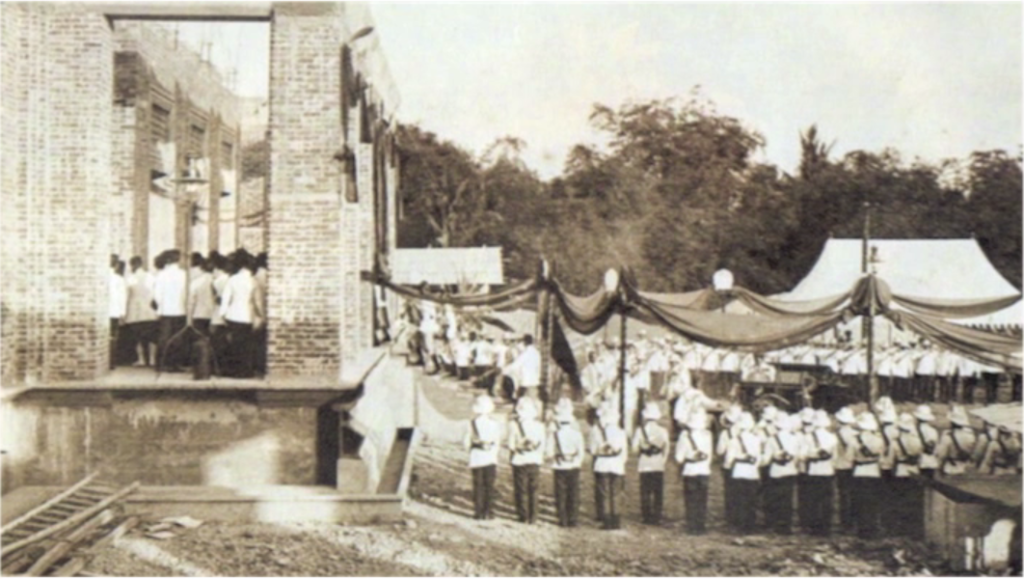 พ.ศ. 2459 เริ่มการเรียนการสอนวิชาฟิสิกส์พื้นฐาน